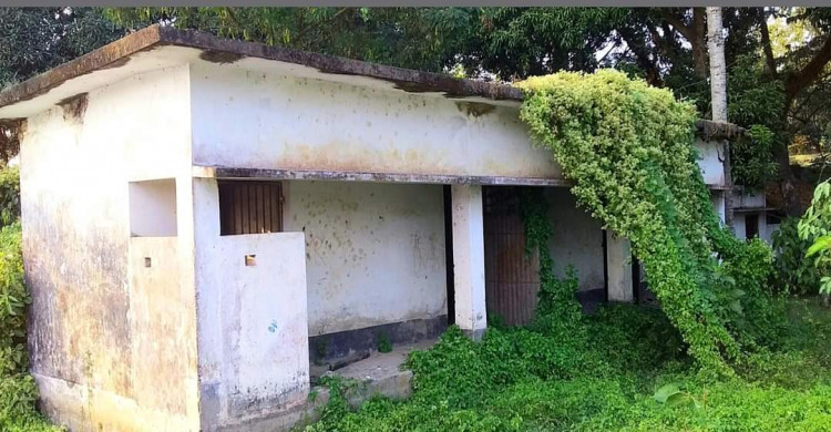 এই গৃহ ১৯৭১ সালের ০৭ ডিসেম্বর পাক বাহিনী হাত থেকে রক্ষা করে অস্ত্র ও মুক্তিযোদ্ধাদের অফিস কক্ষ হিসেবে ব্যবহার করা হয়েছিলো।