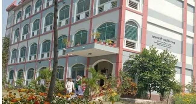 ছবি ক্যাপশনঃ বৃহস্পতিবার সংবাদ সম্মেলনে অধ্যক্ষ সেলিম রেজা ও সাংসদ ওমর ফারুক চৌধুরী। 