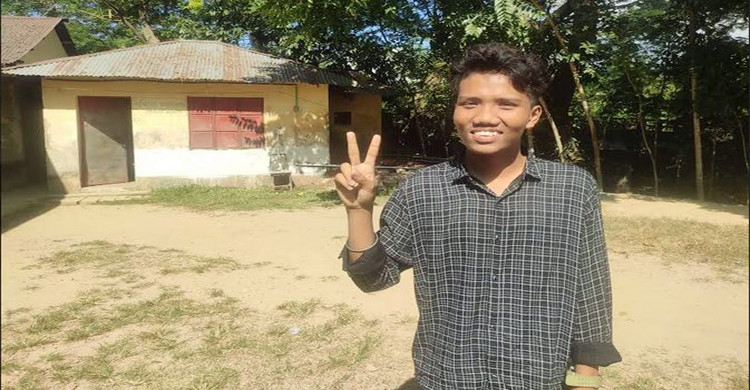 জিপিএ- ৫ অর্জনকারী চিংসানু মারমা- ছবি প্রতিবেদক