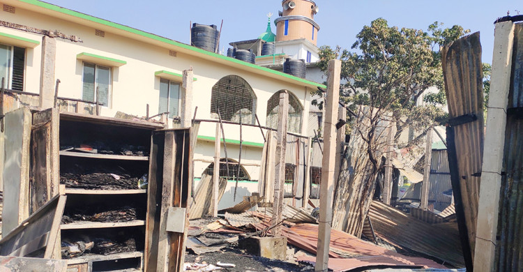 ভূঞাপুর কিন্ডারগার্টেনে ভয়াবহ আগুন লেগে আসবাবপত্রসহ সবকিছু পুড়ে ছাই হয়েছে।